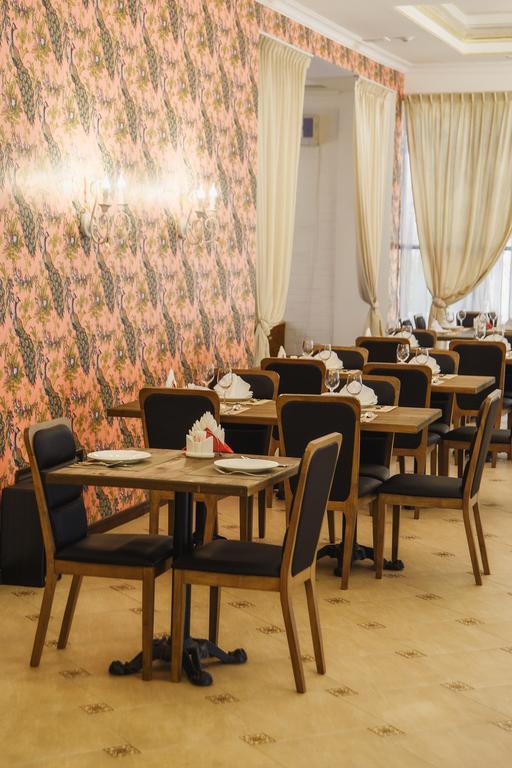 Promenade Park Hotel Shymkent Esterno foto