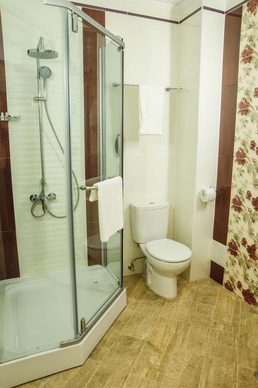 Promenade Park Hotel Shymkent Esterno foto