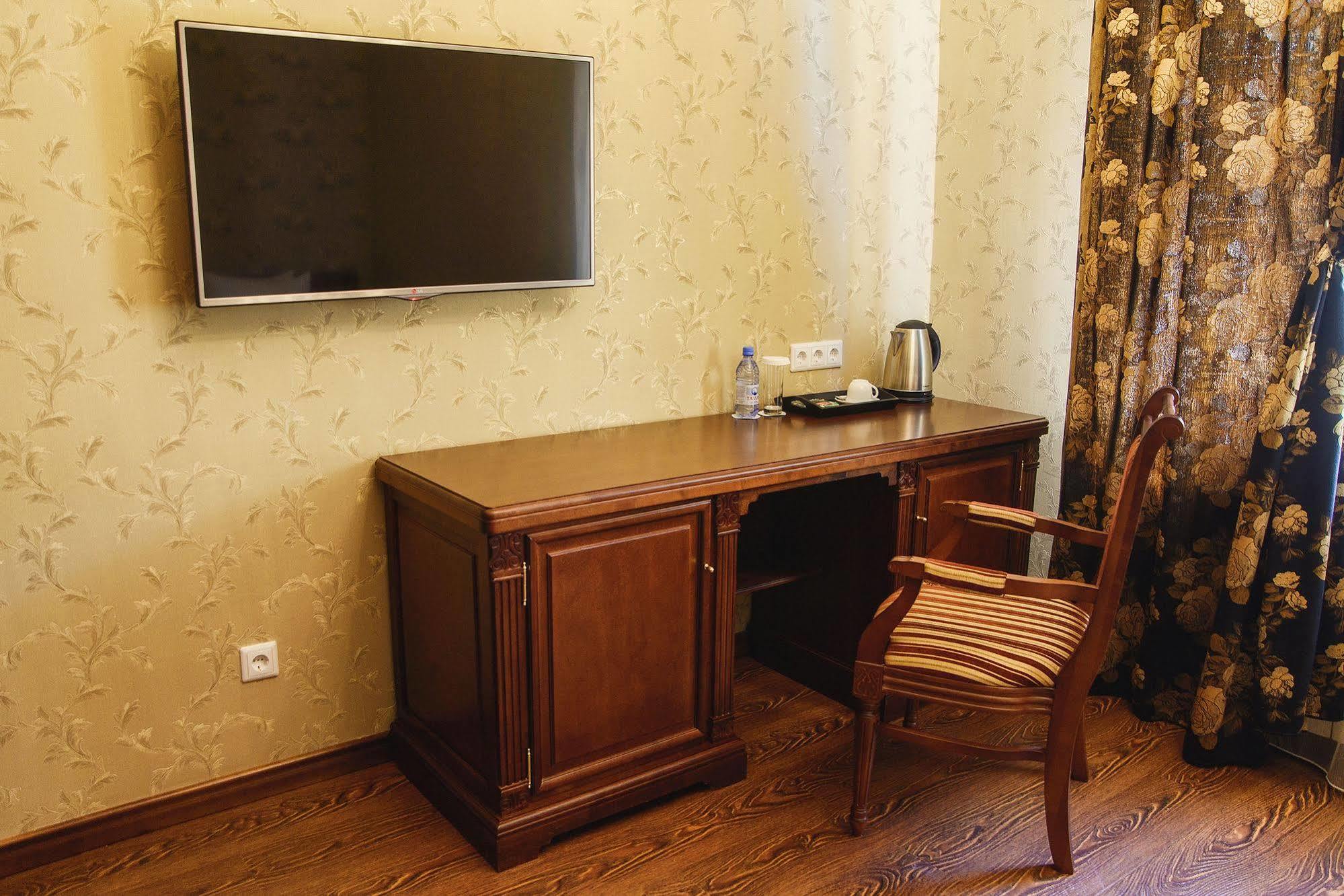 Promenade Park Hotel Shymkent Esterno foto