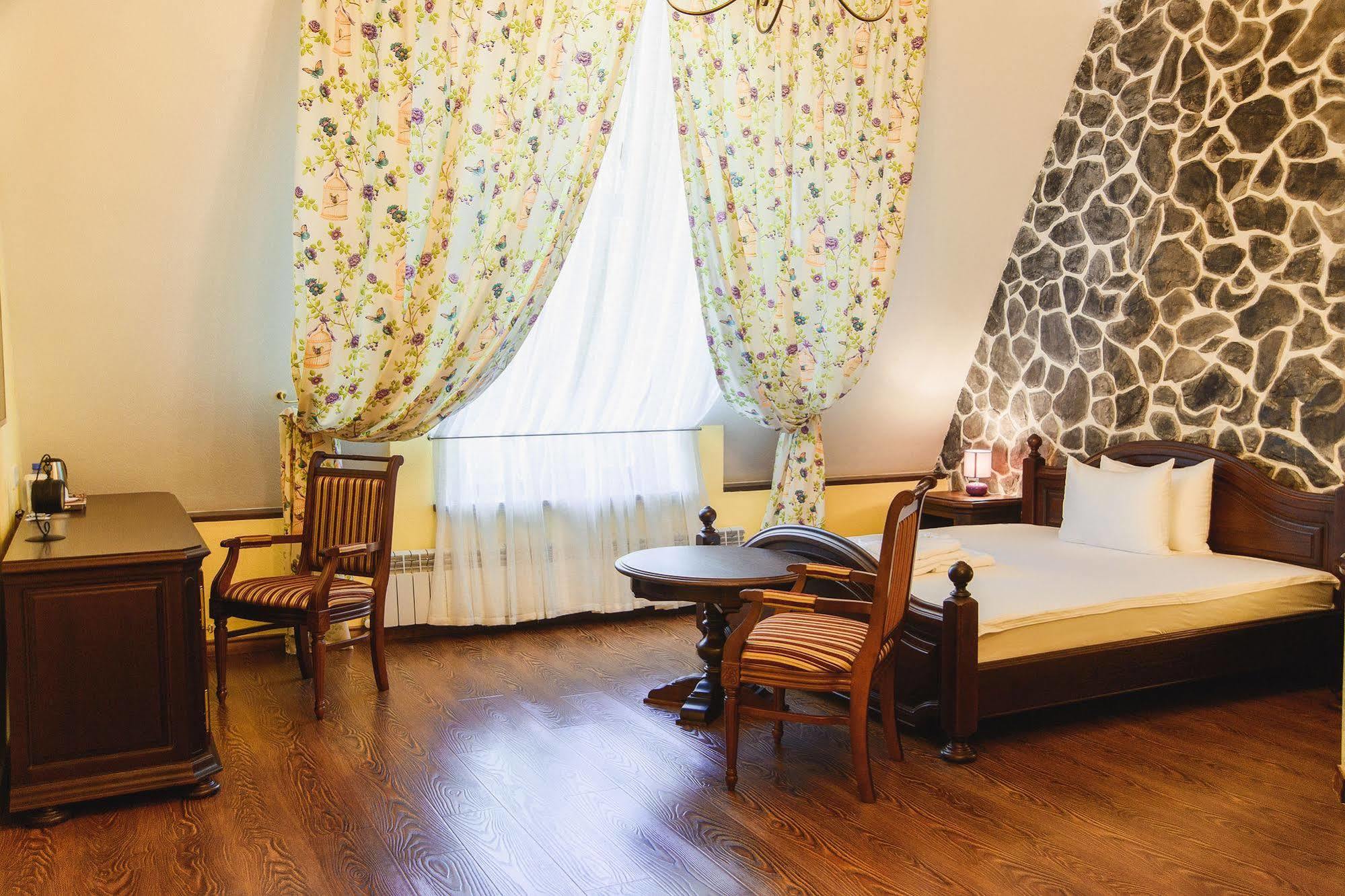 Promenade Park Hotel Shymkent Esterno foto