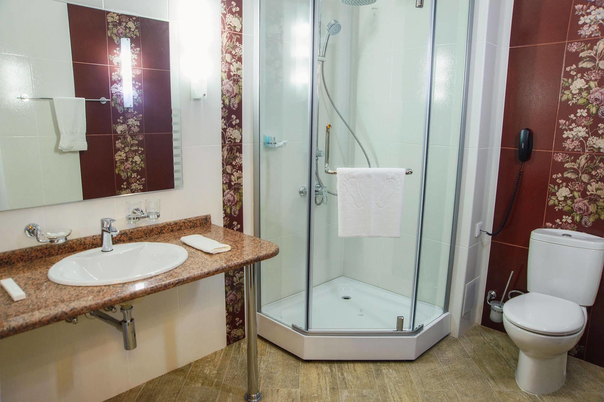Promenade Park Hotel Shymkent Esterno foto