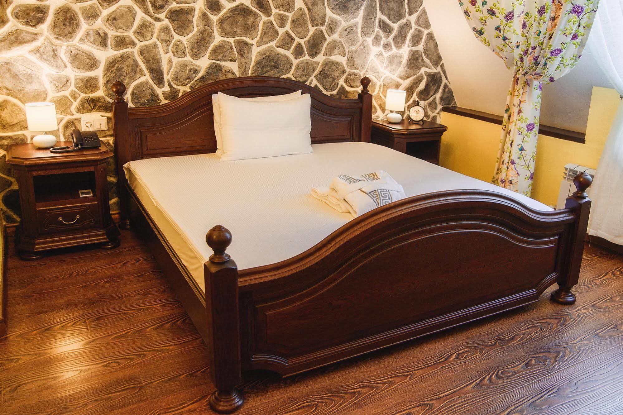 Promenade Park Hotel Shymkent Esterno foto