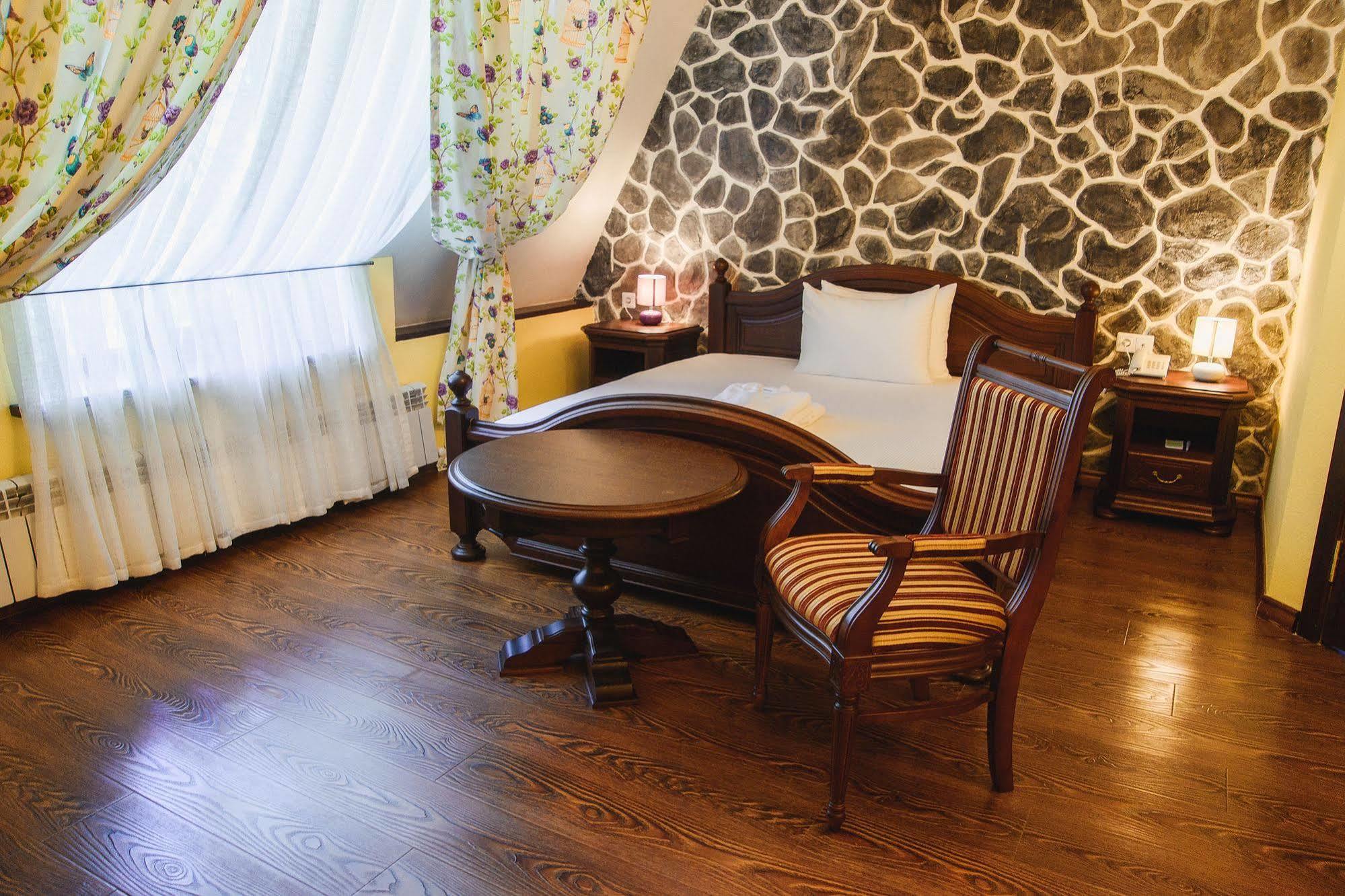 Promenade Park Hotel Shymkent Esterno foto